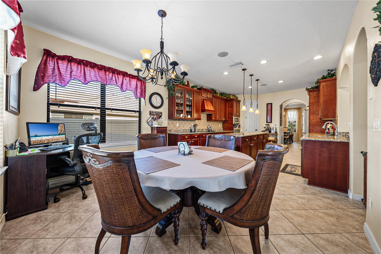 Image 23 of 100 For 360 Oak Landing Drive