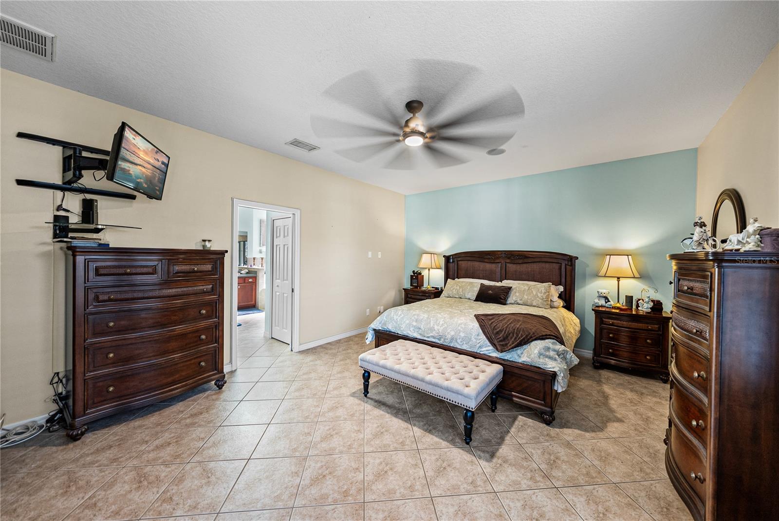 Image 31 of 100 For 360 Oak Landing Drive