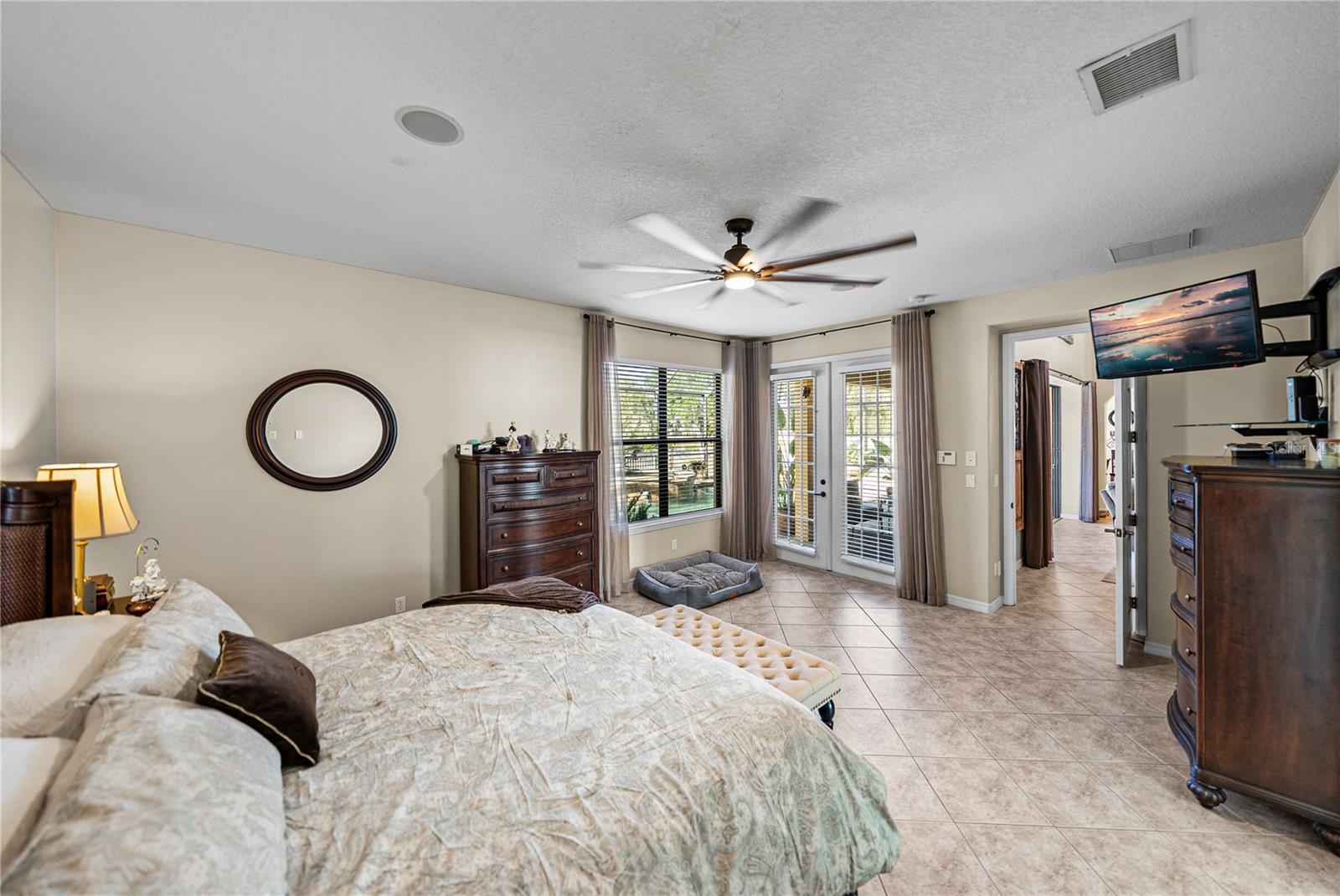 Image 33 of 100 For 360 Oak Landing Drive