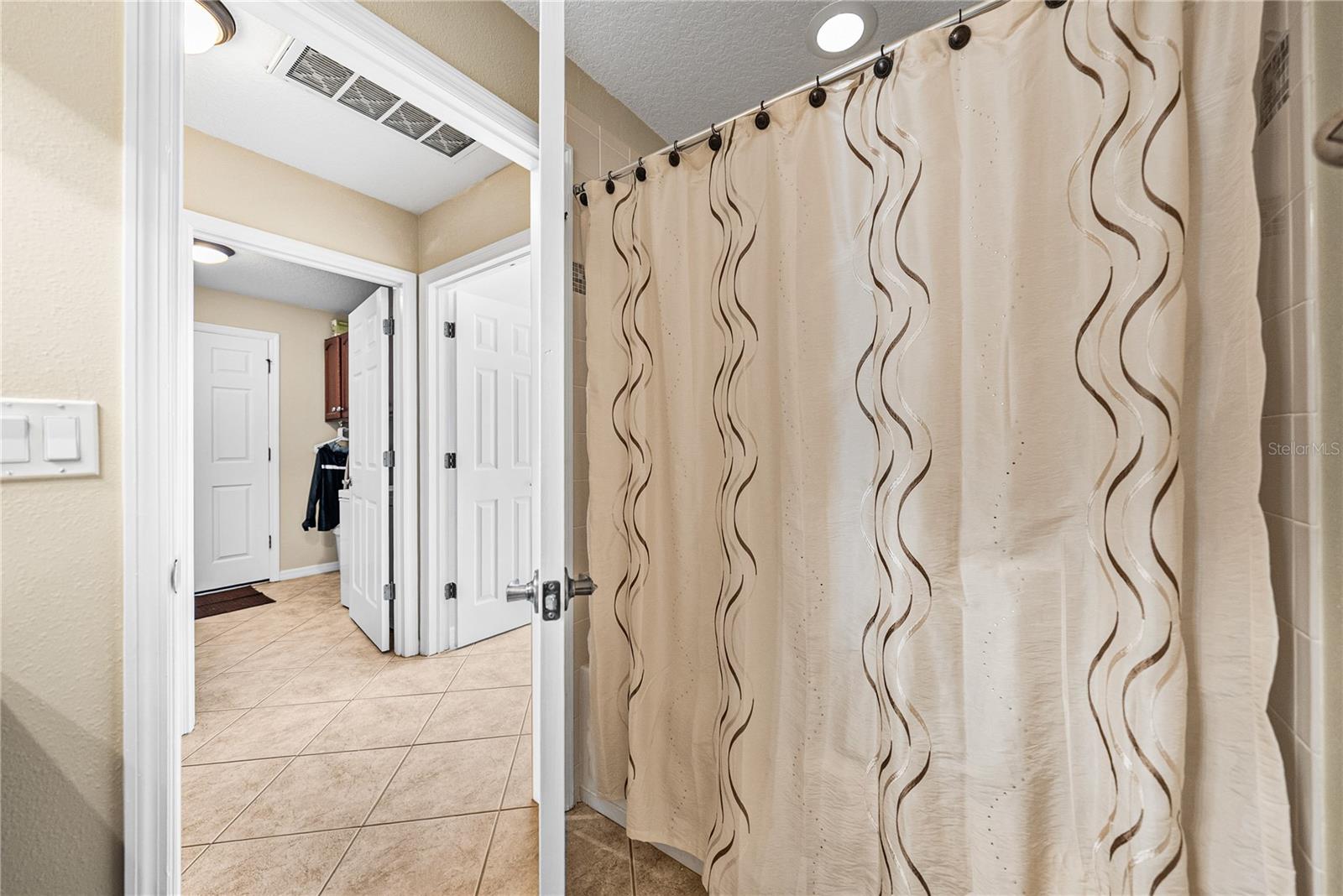 Image 41 of 100 For 360 Oak Landing Drive