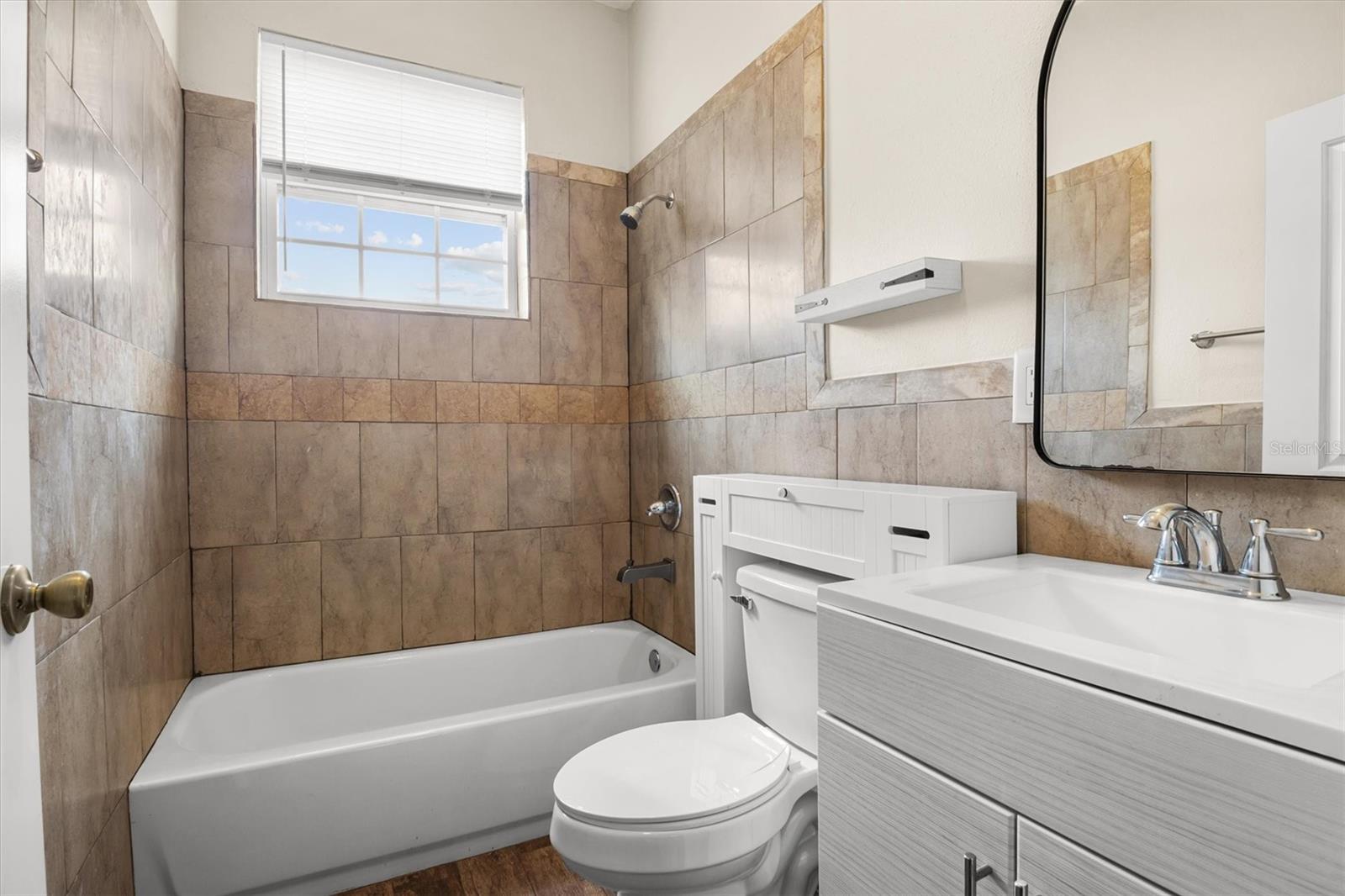 Image 16 of 50 For 4020 Connersville Road