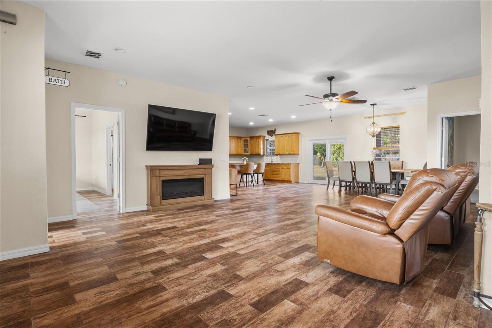 Image 4 of 50 For 4020 Connersville Road