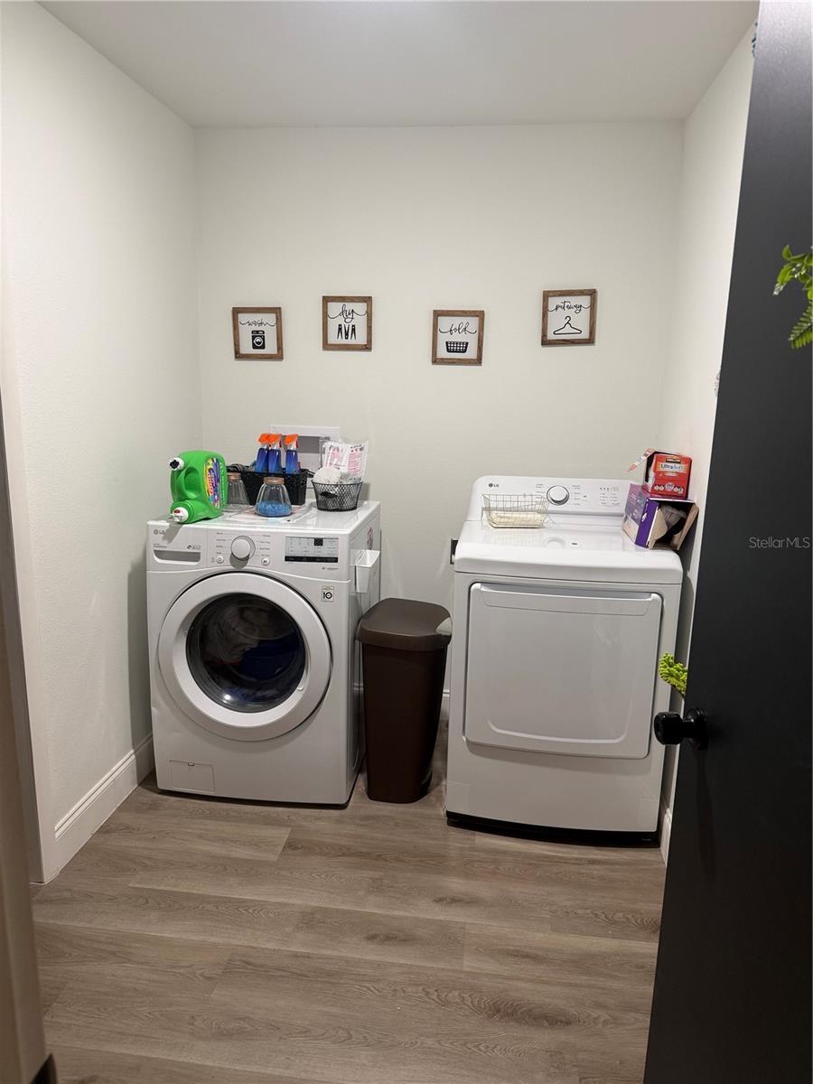 Listing photo id 26 for 1704 Hanna Avenue