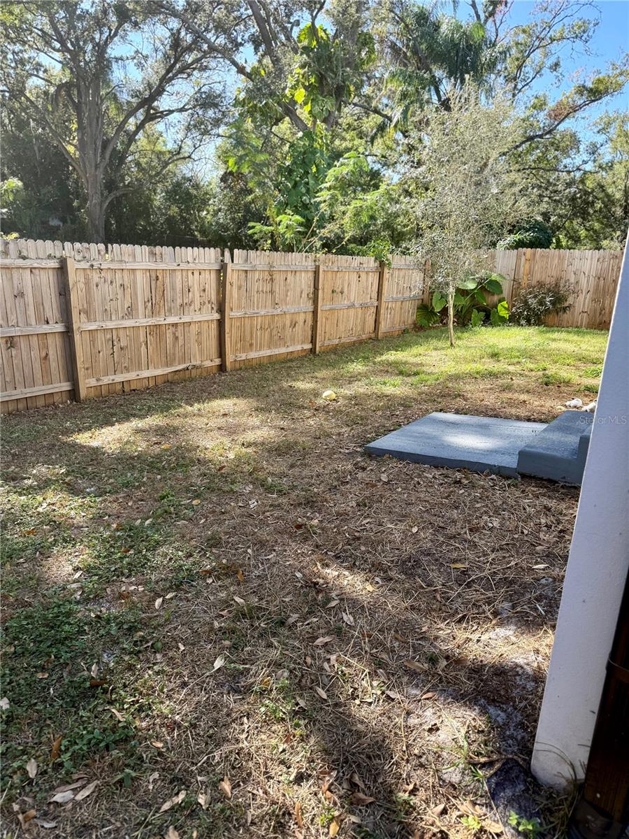 Listing photo id 32 for 1704 Hanna Avenue