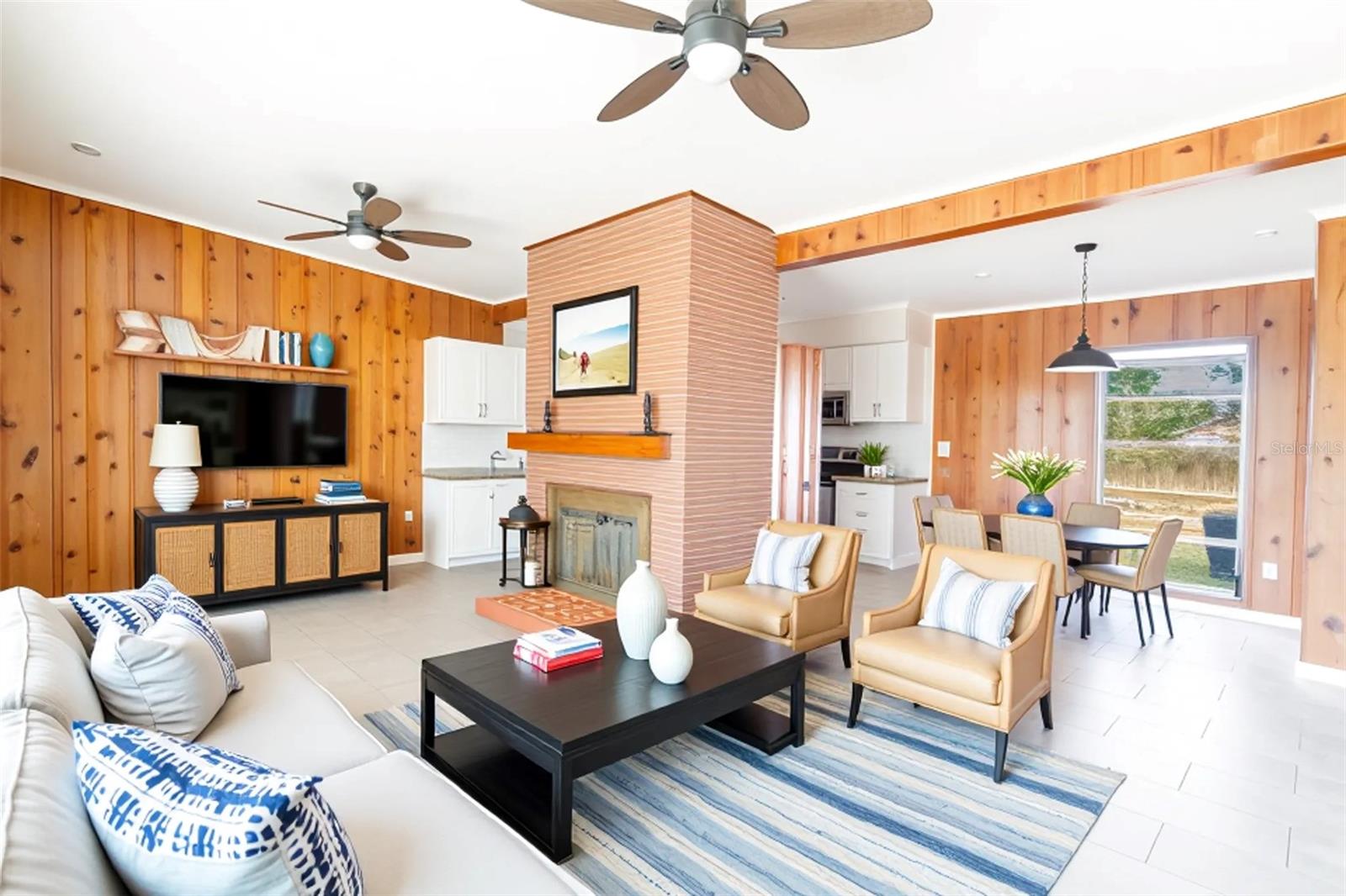 Image 2 of 21 For 495 Avenue F Se