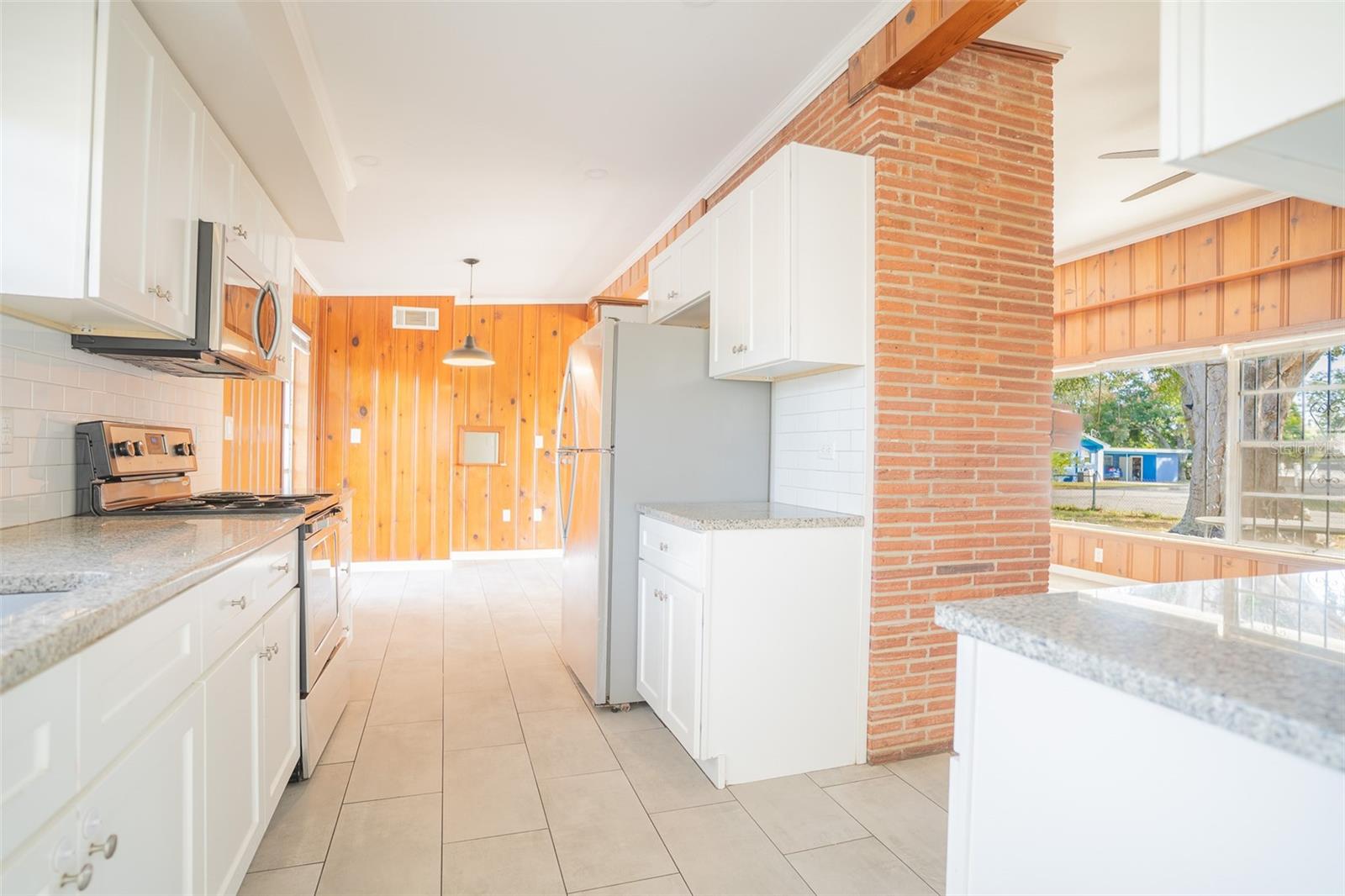 Image 5 of 21 For 495 Avenue F Se