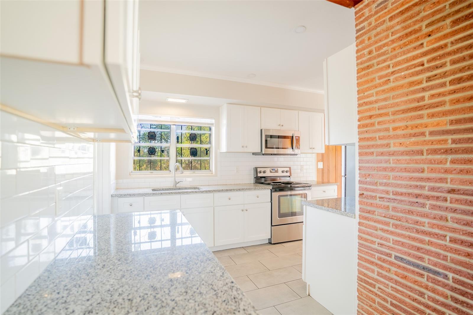 Image 6 of 21 For 495 Avenue F Se