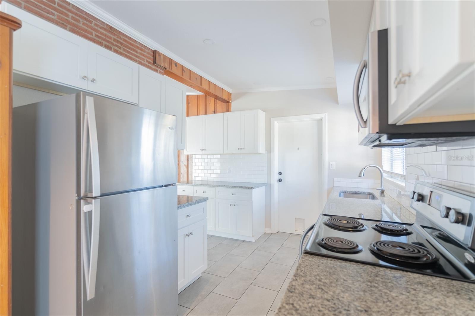 Image 7 of 21 For 495 Avenue F Se