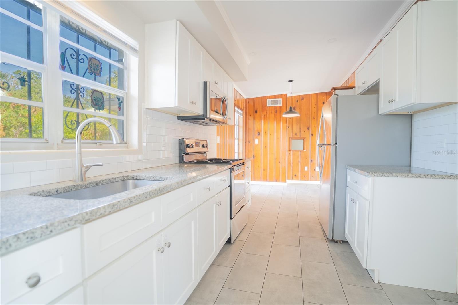 Image 8 of 21 For 495 Avenue F Se