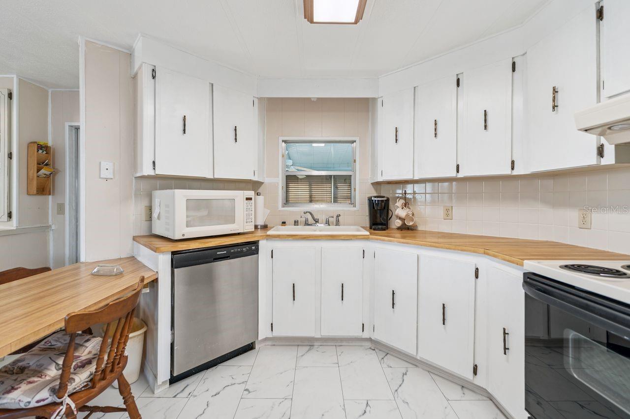 Image 12 of 32 For 6756 Kensington Drive Ne