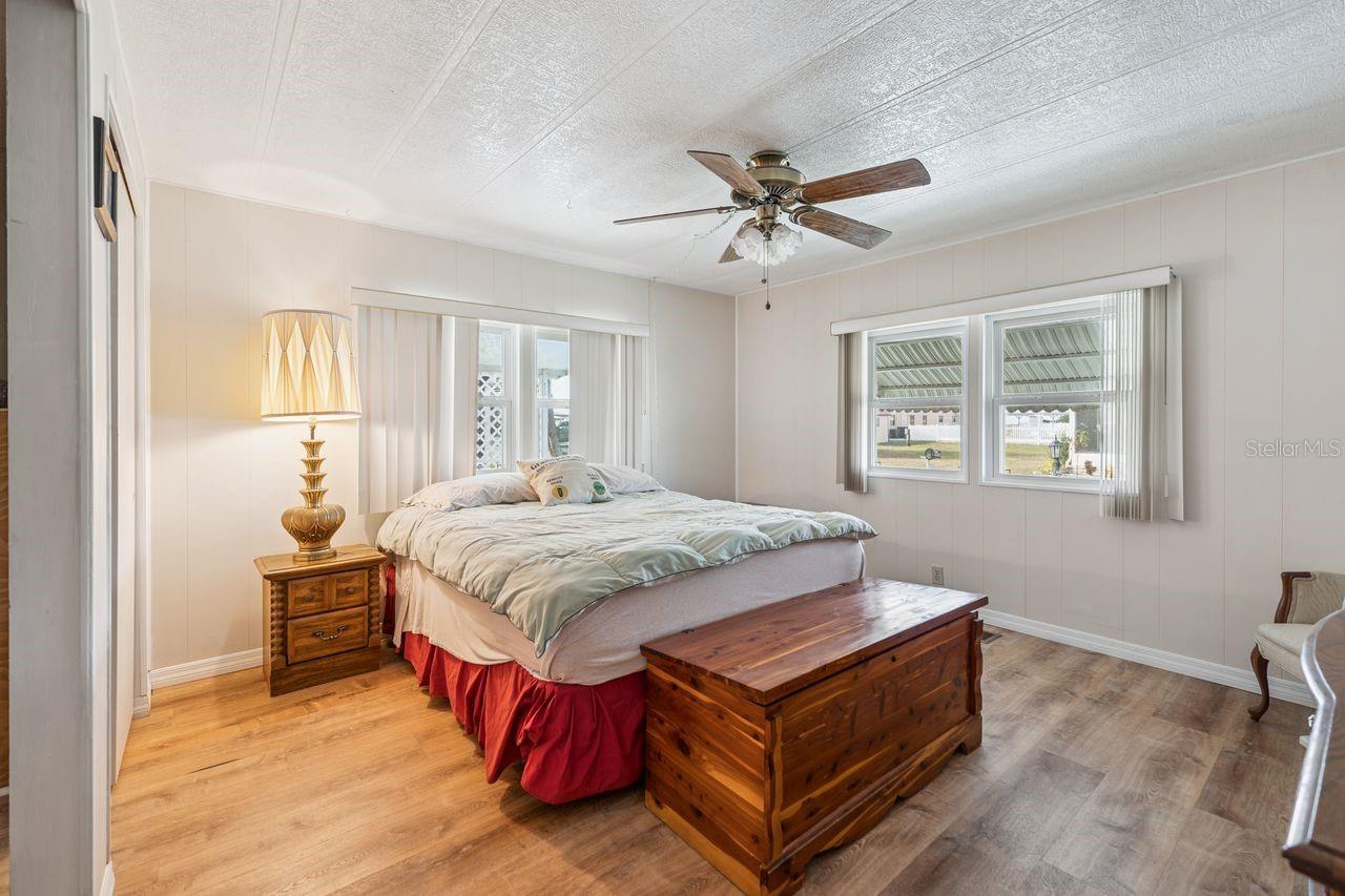 Image 13 of 32 For 6756 Kensington Drive Ne