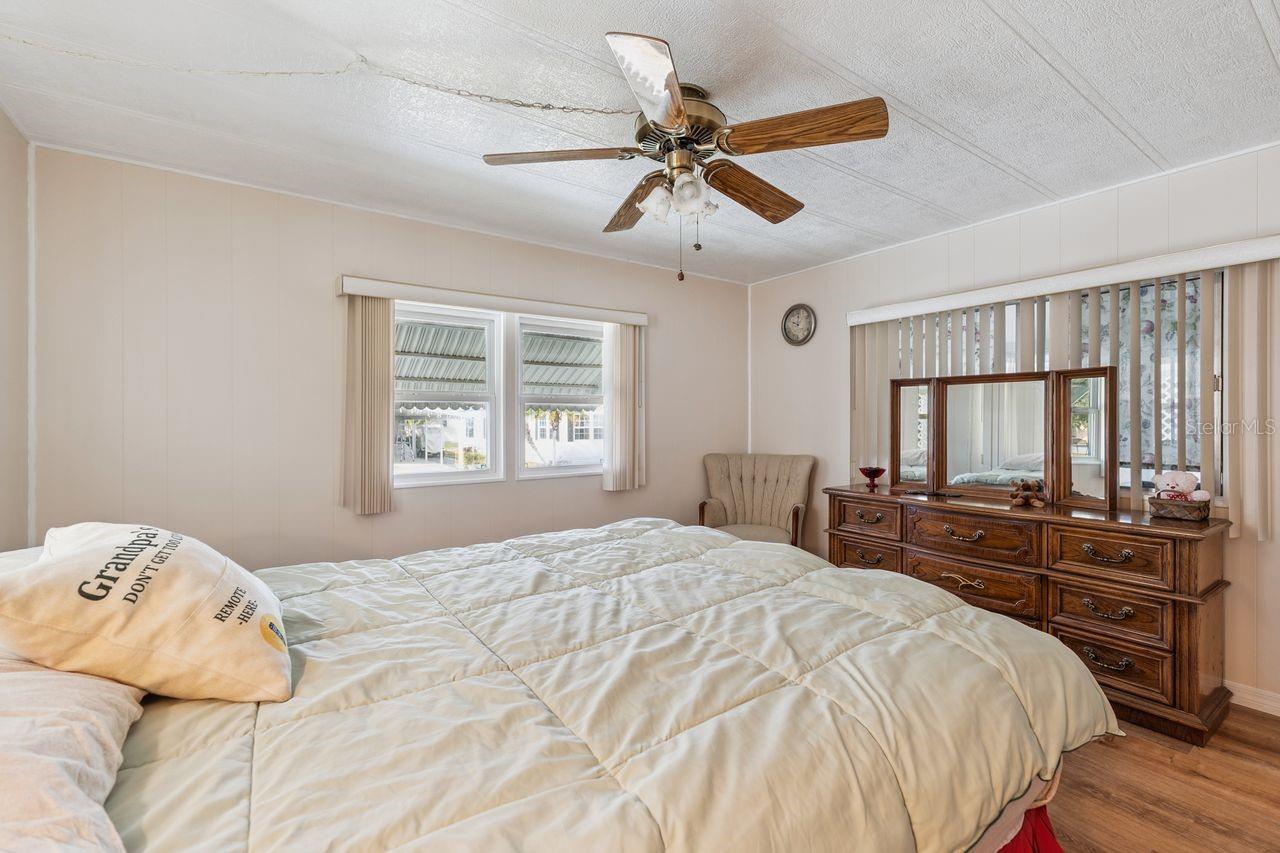 Image 16 of 32 For 6756 Kensington Drive Ne