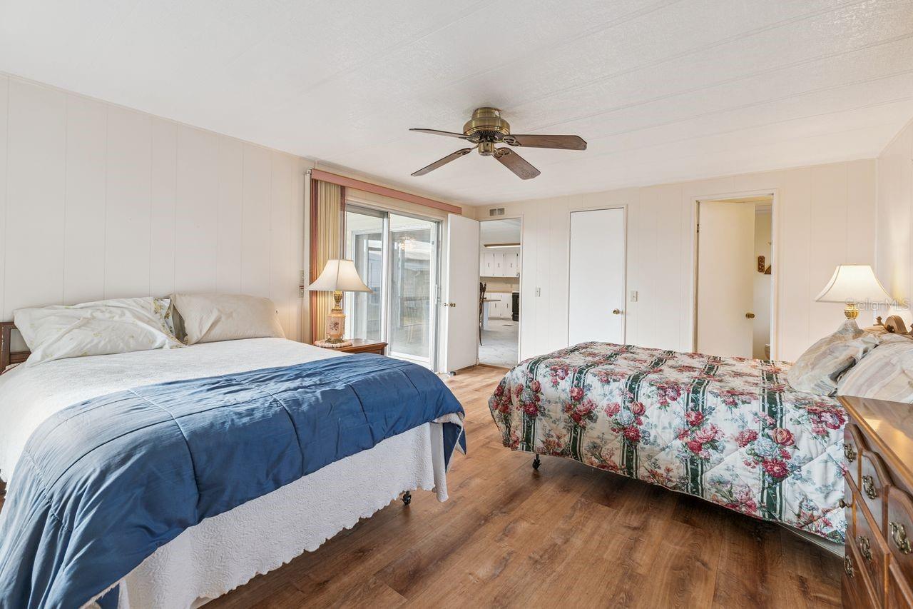 Image 18 of 32 For 6756 Kensington Drive Ne