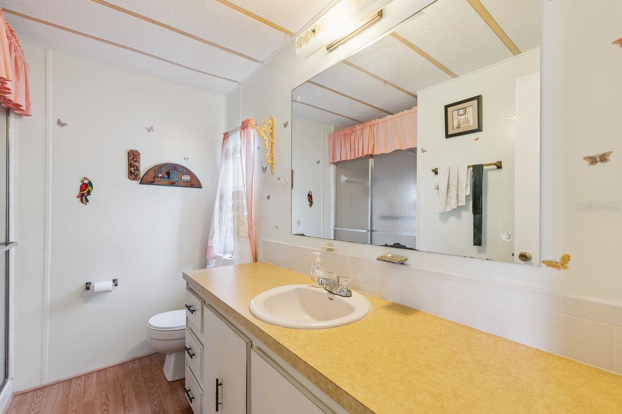 Image 21 of 32 For 6756 Kensington Drive Ne