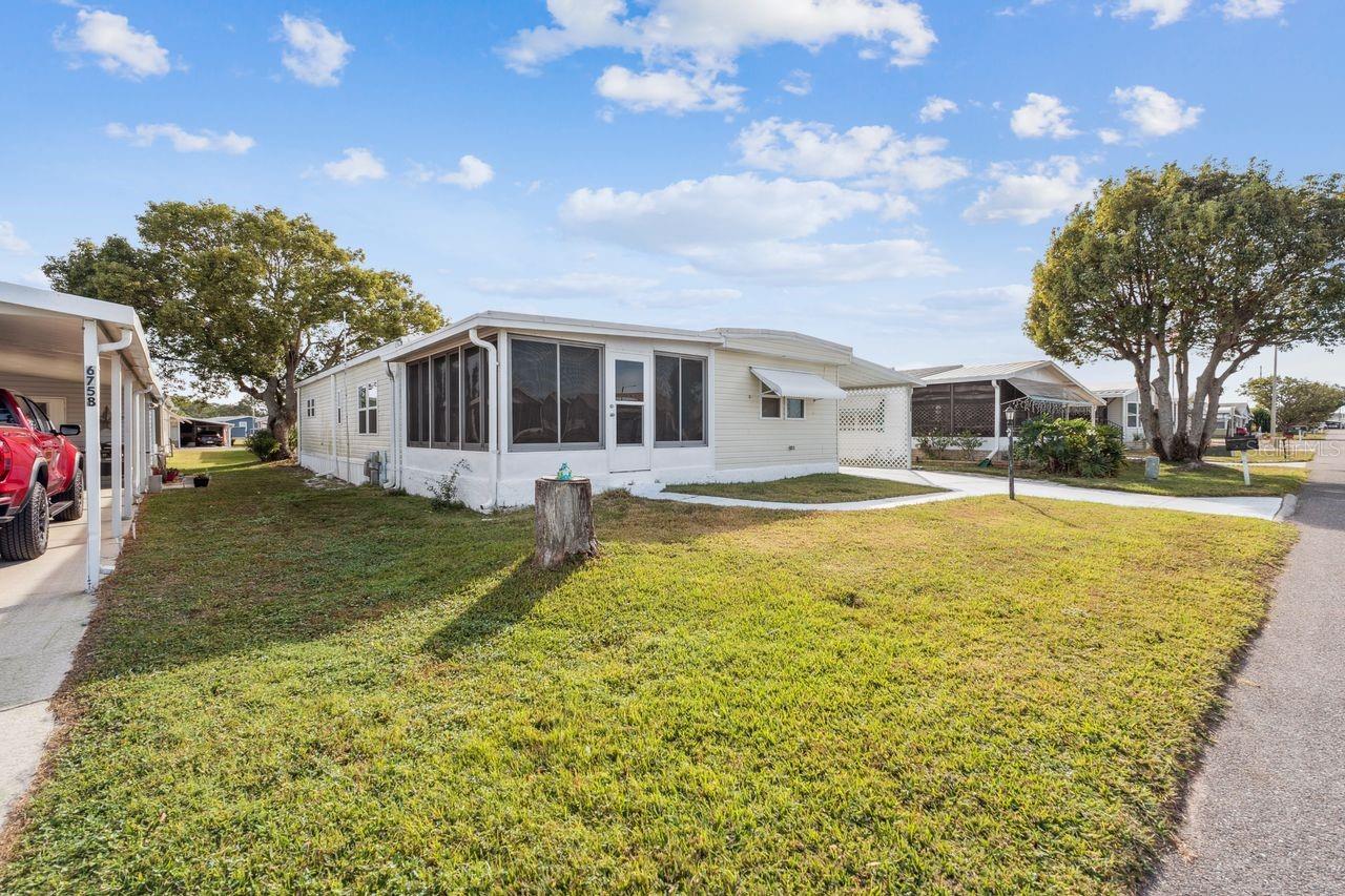 Image 3 of 32 For 6756 Kensington Drive Ne