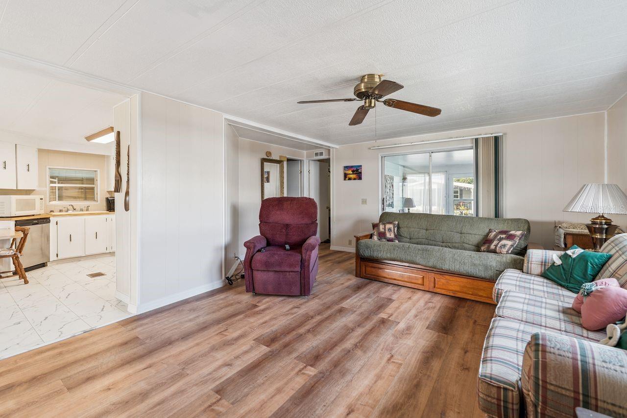 Image 7 of 32 For 6756 Kensington Drive Ne