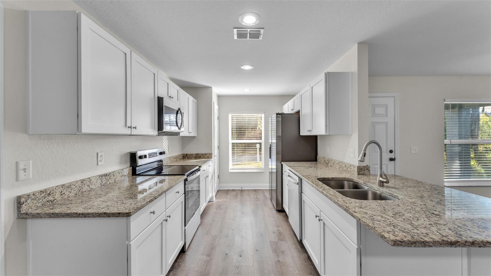 Image 4 of 10 For 407 Lime Street Se