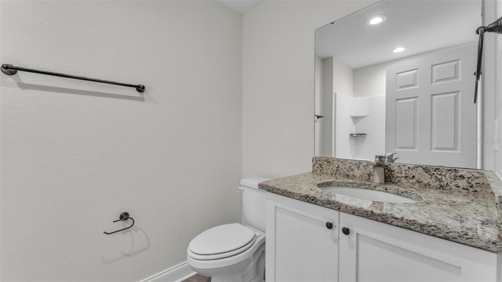 Image 5 of 10 For 407 Lime Street Se