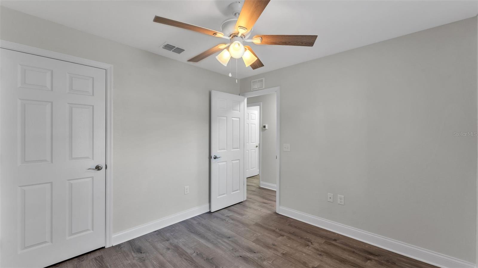 Image 9 of 10 For 407 Lime Street Se