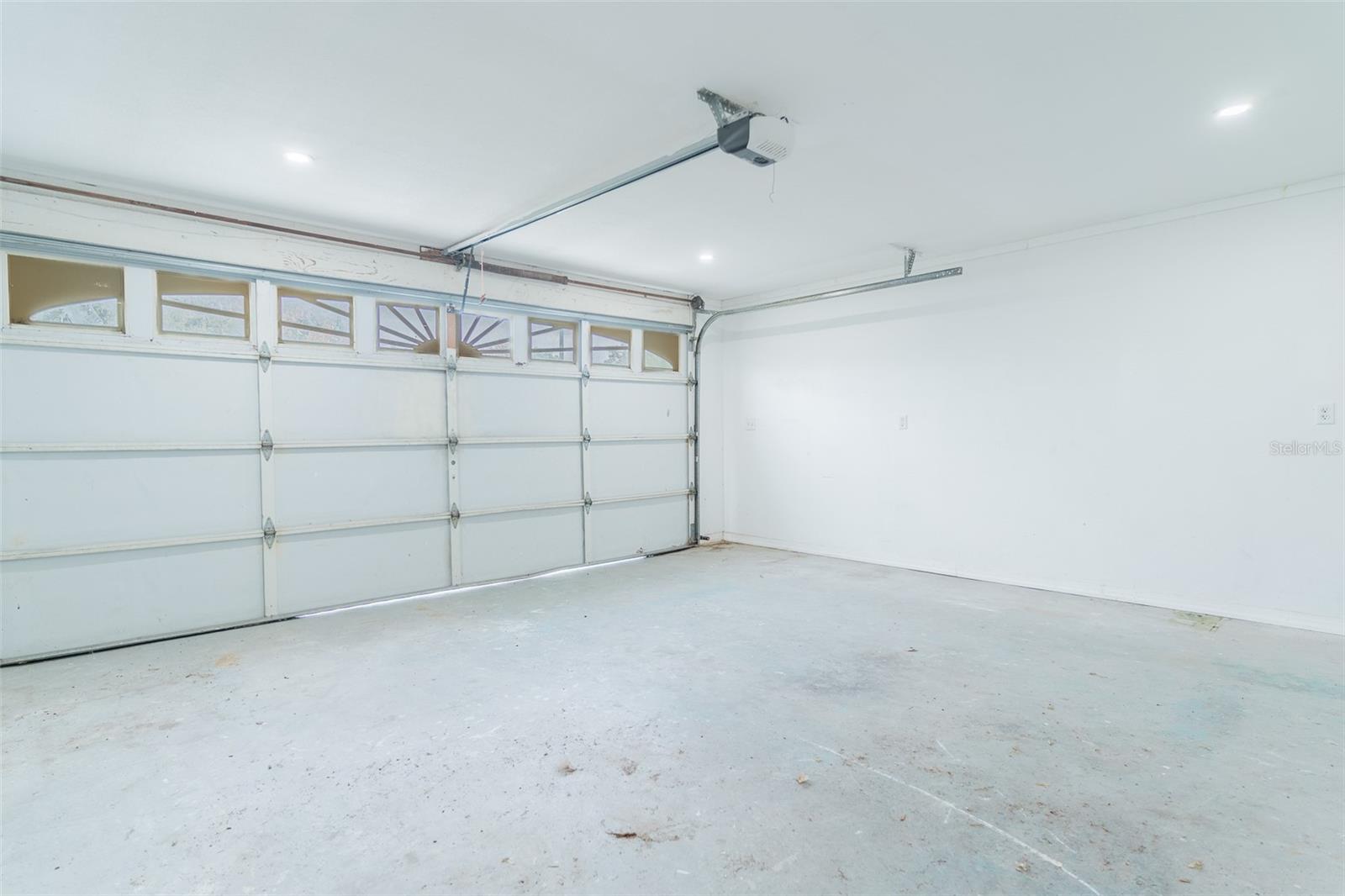 Image 11 of 21 For 109 Rebecca Drive Ne