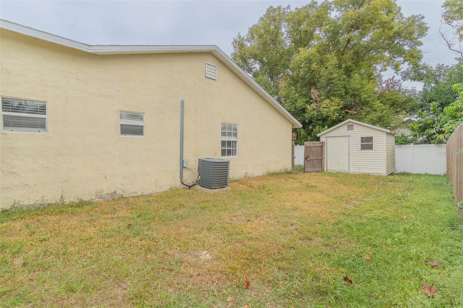 Image 14 of 21 For 109 Rebecca Drive Ne