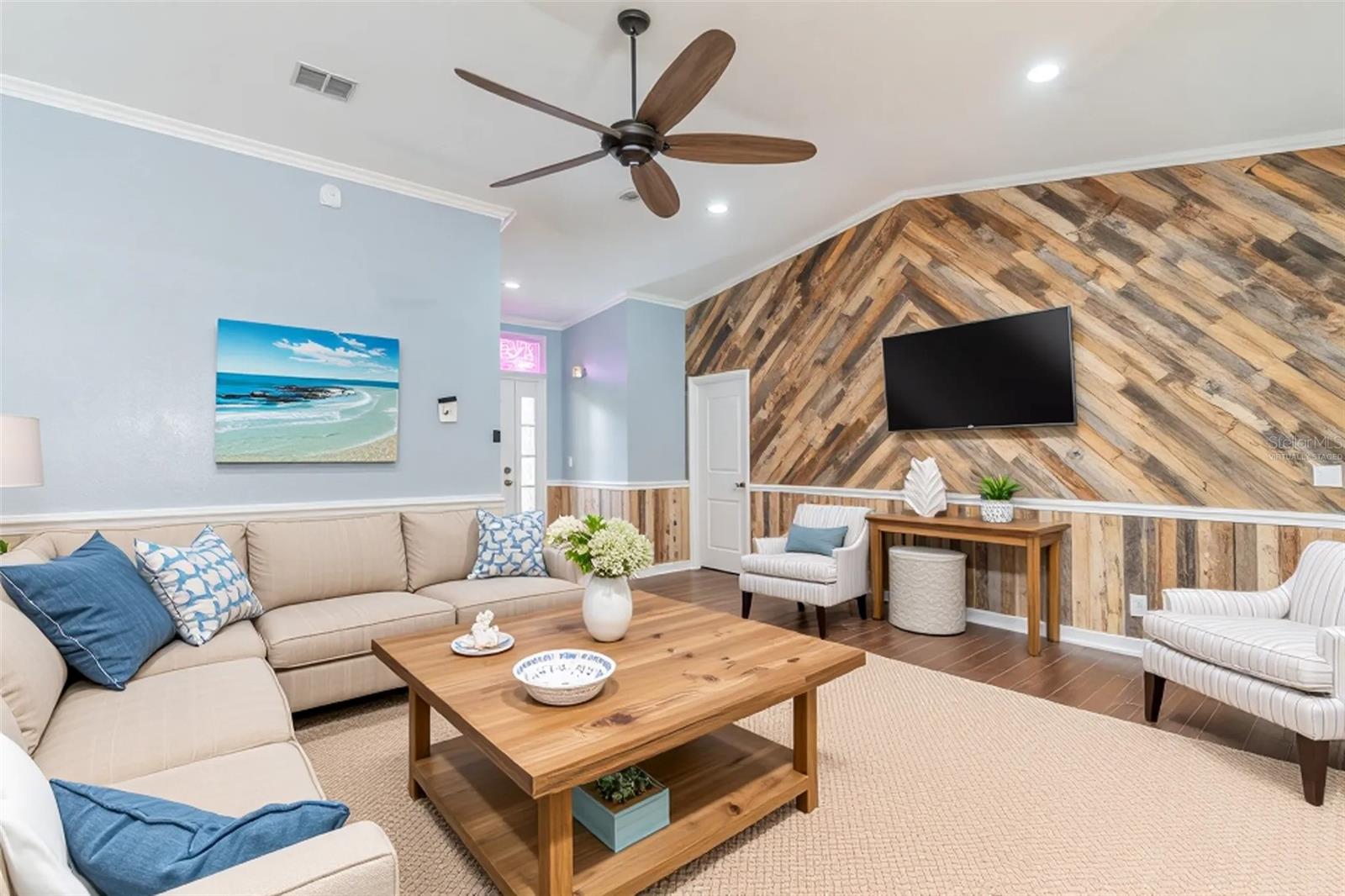 Image 2 of 21 For 109 Rebecca Drive Ne