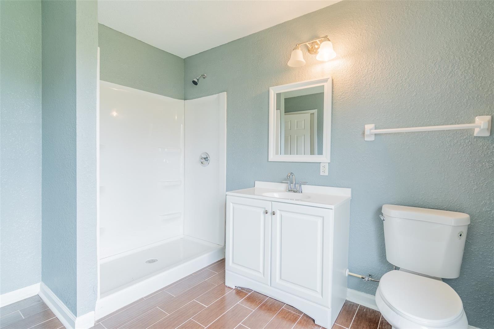 Image 8 of 21 For 109 Rebecca Drive Ne