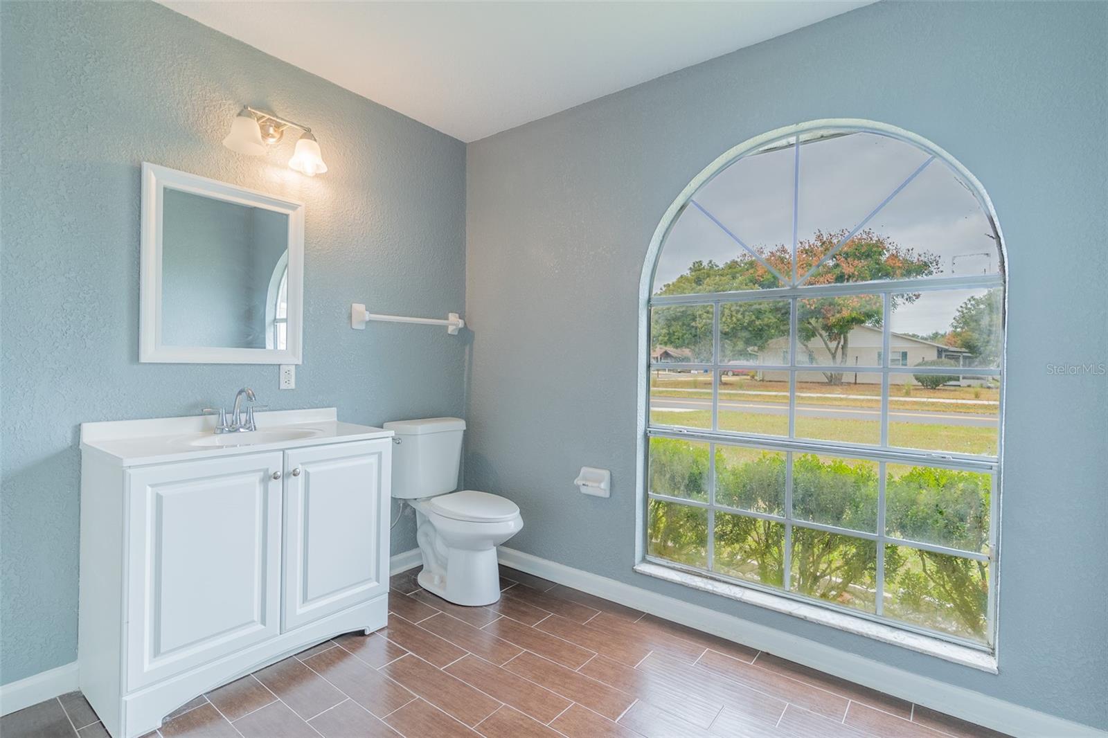 Image 9 of 21 For 109 Rebecca Drive Ne