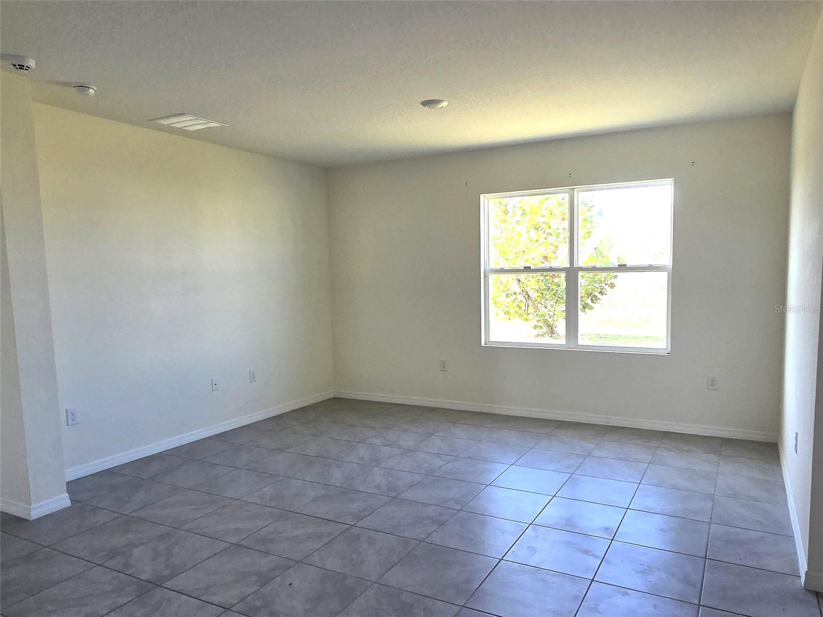 Image 12 of 39 For 610 Grove Street