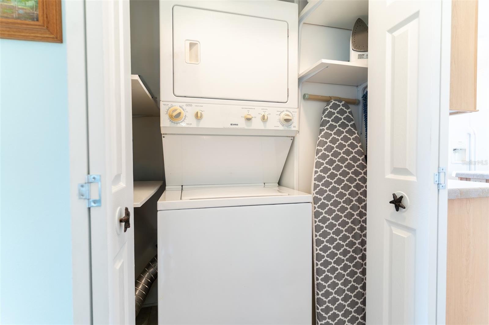 Image 16 of 49 For 30 Saddlebag Trail N