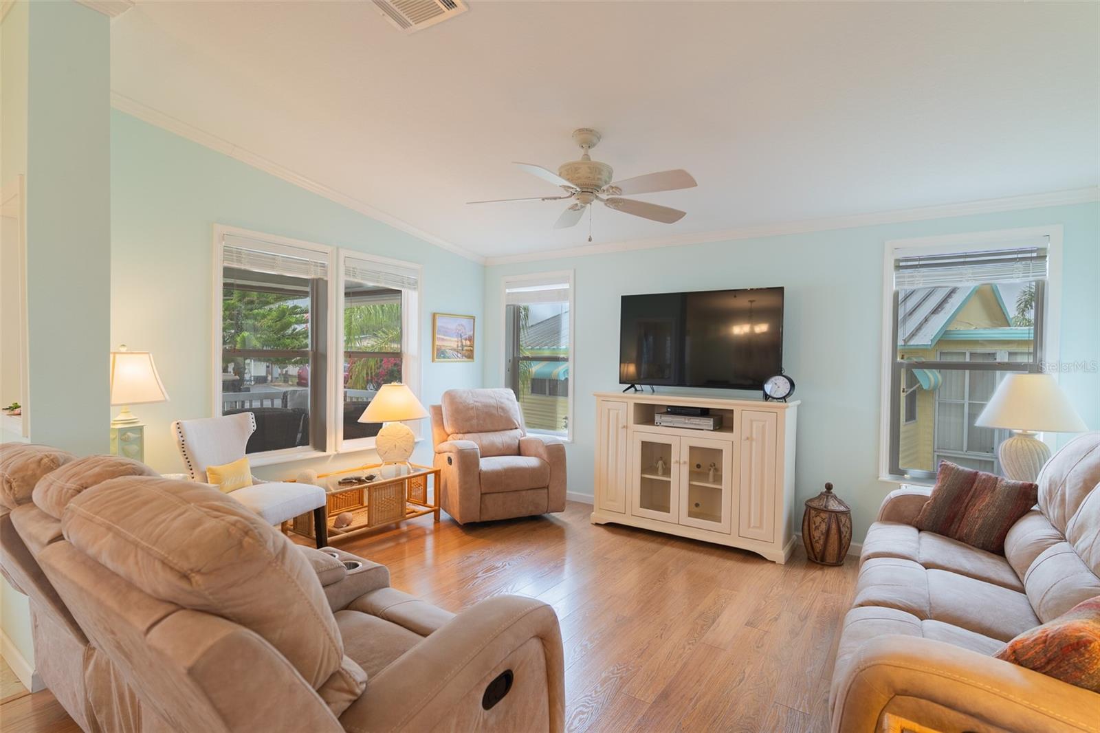 Image 4 of 49 For 30 Saddlebag Trail N