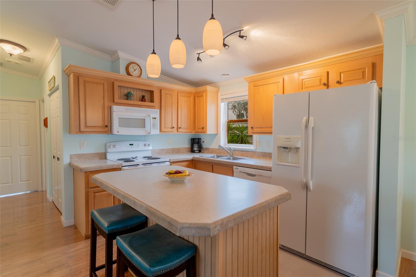 Image 6 of 49 For 30 Saddlebag Trail N