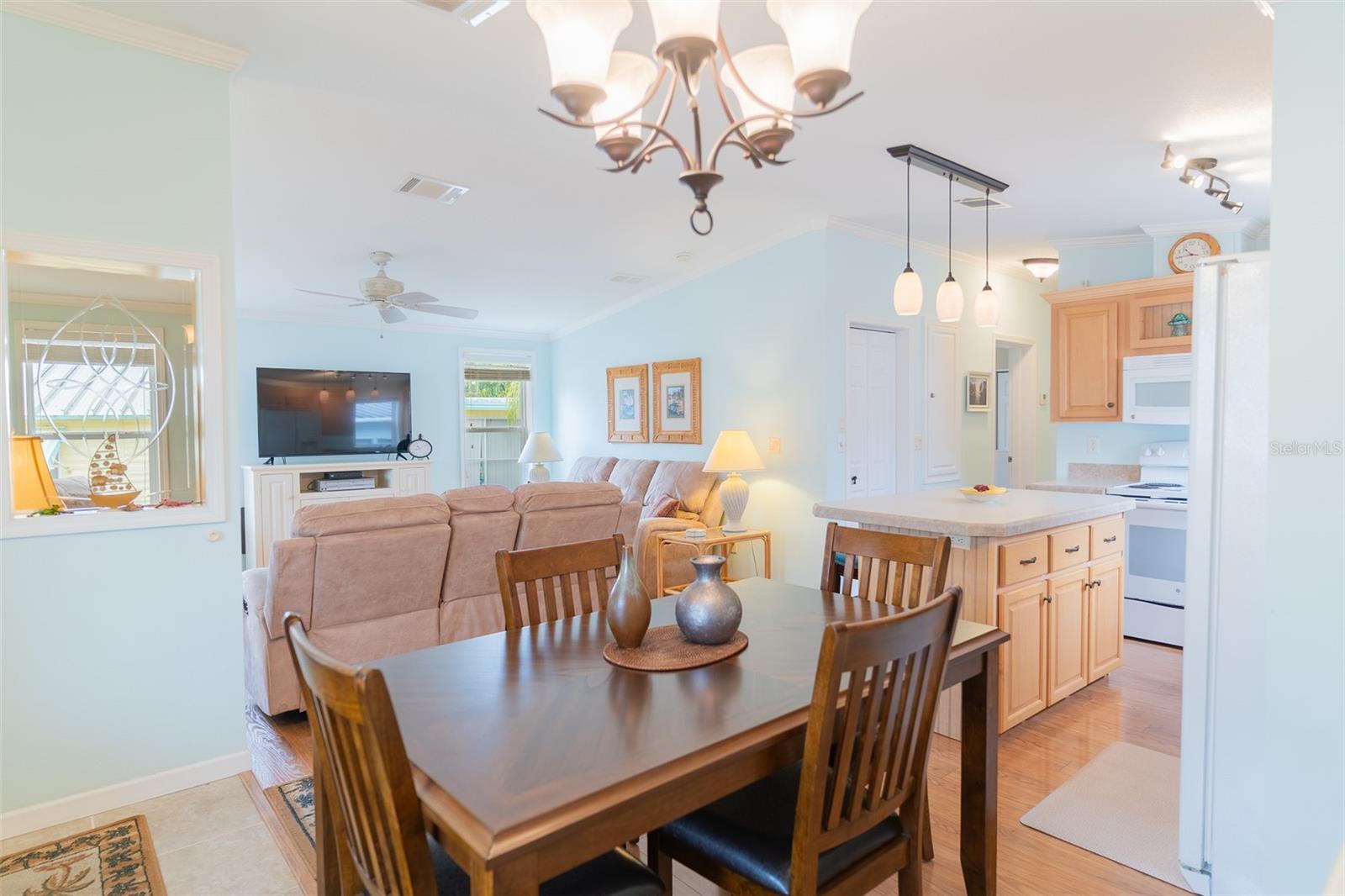 Image 8 of 49 For 30 Saddlebag Trail N