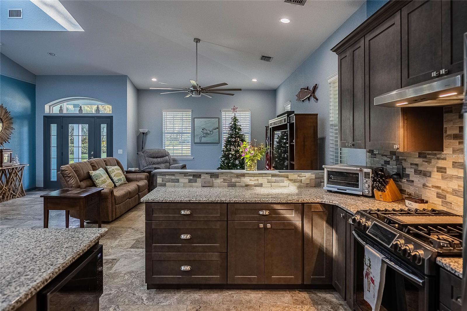 Image 11 of 84 For 2424 Burns Avenue