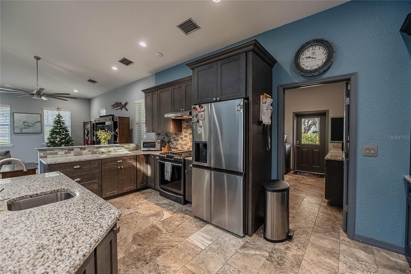 Image 12 of 84 For 2424 Burns Avenue