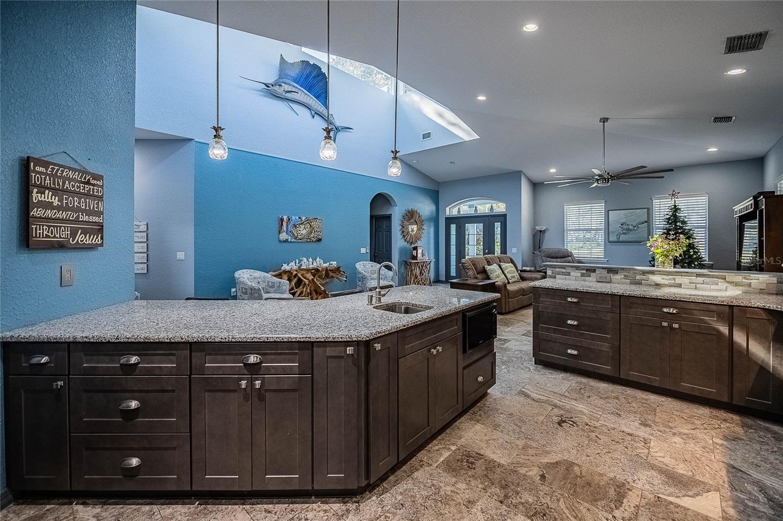 Image 14 of 84 For 2424 Burns Avenue