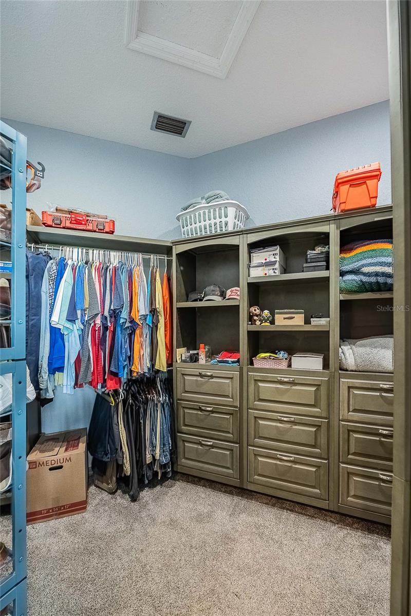 Image 18 of 84 For 2424 Burns Avenue