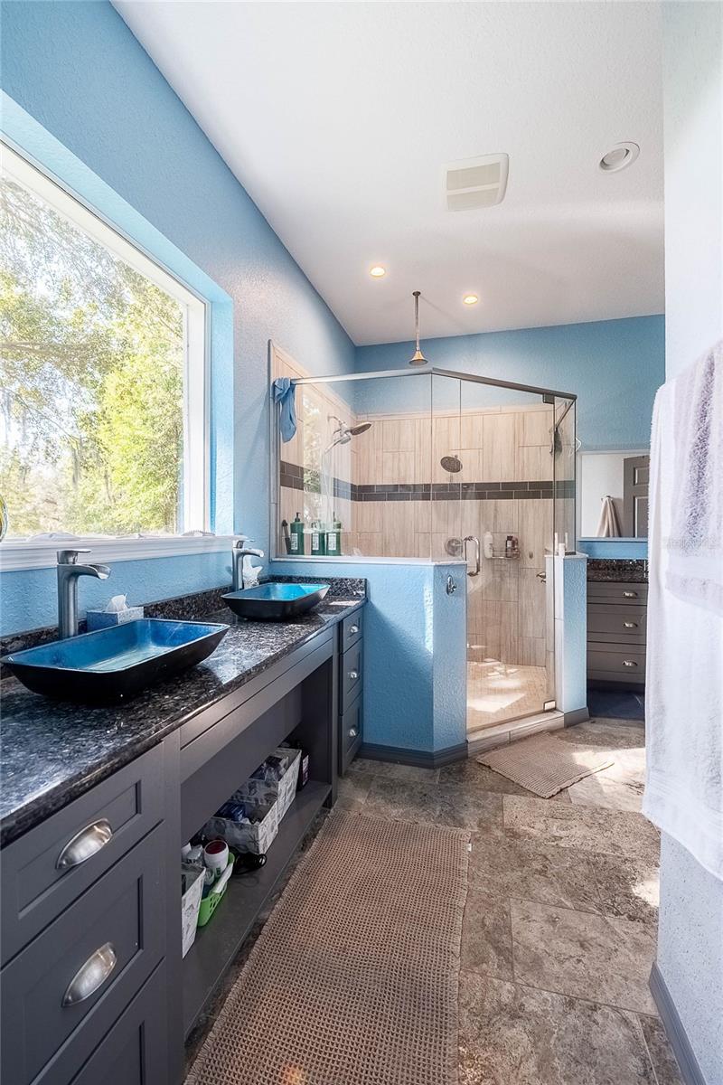 Image 19 of 84 For 2424 Burns Avenue