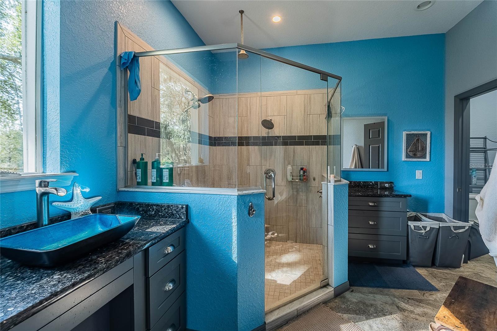 Image 21 of 84 For 2424 Burns Avenue