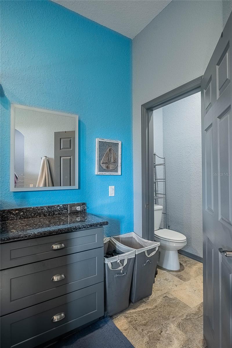 Image 22 of 84 For 2424 Burns Avenue