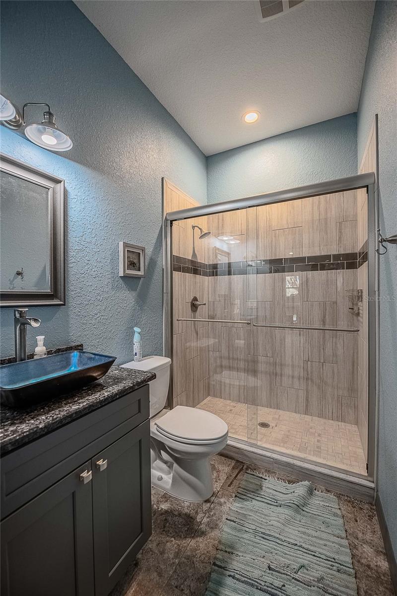 Image 25 of 84 For 2424 Burns Avenue