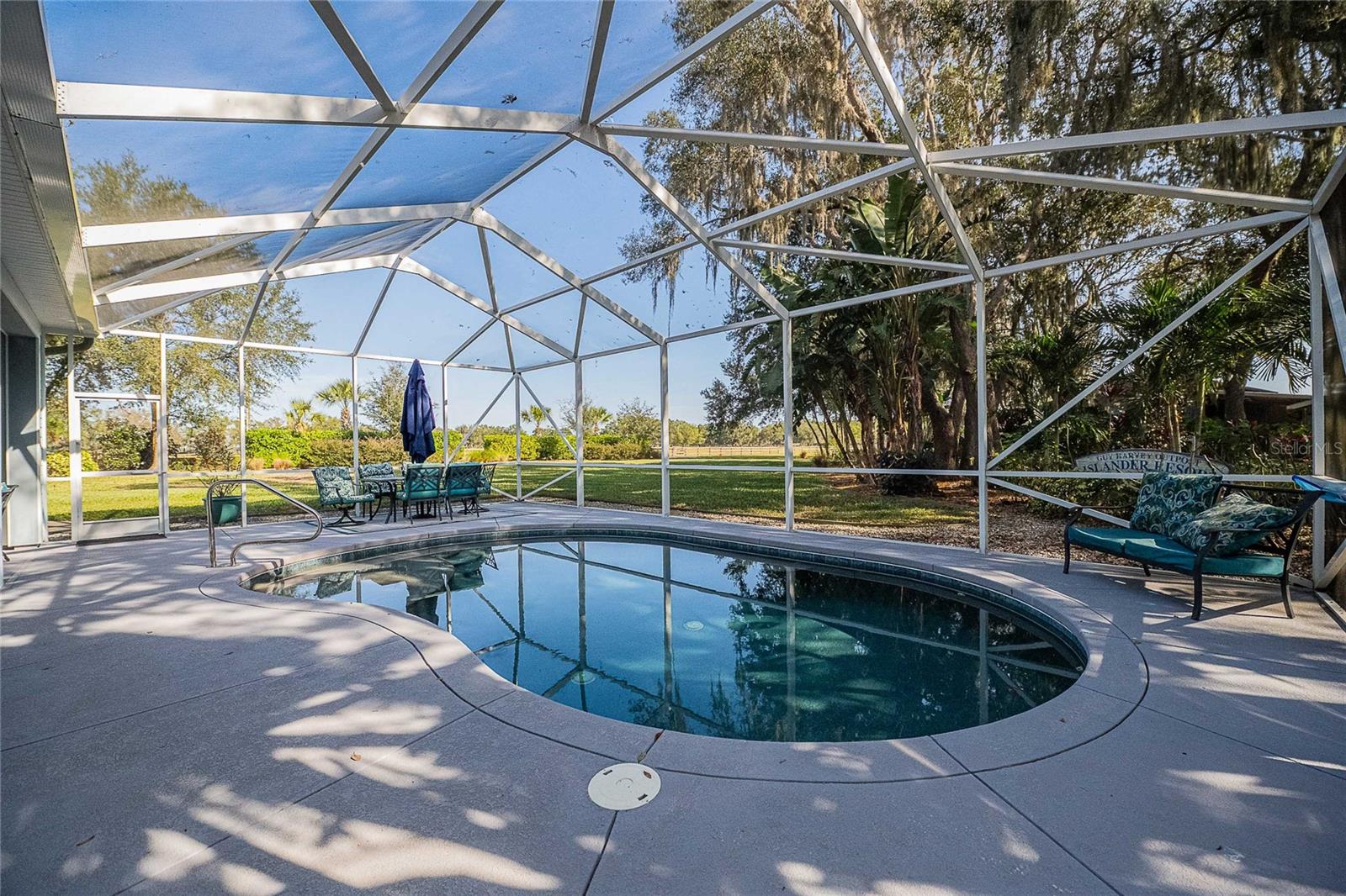 Image 26 of 84 For 2424 Burns Avenue