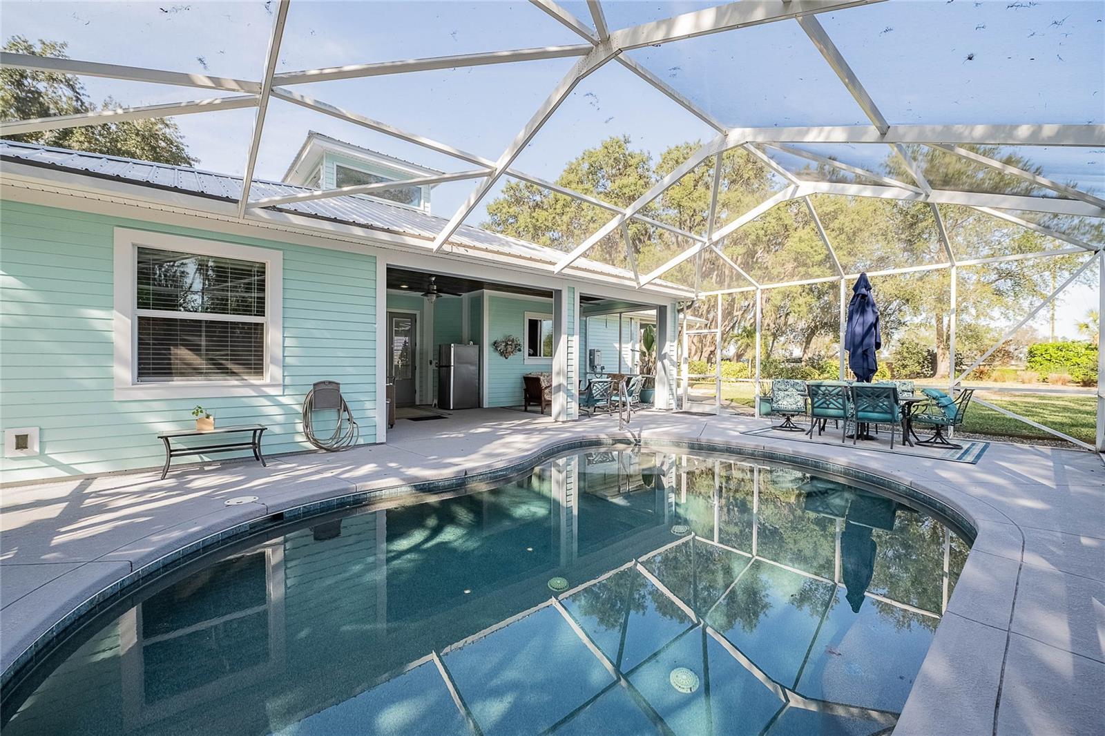 Image 27 of 84 For 2424 Burns Avenue