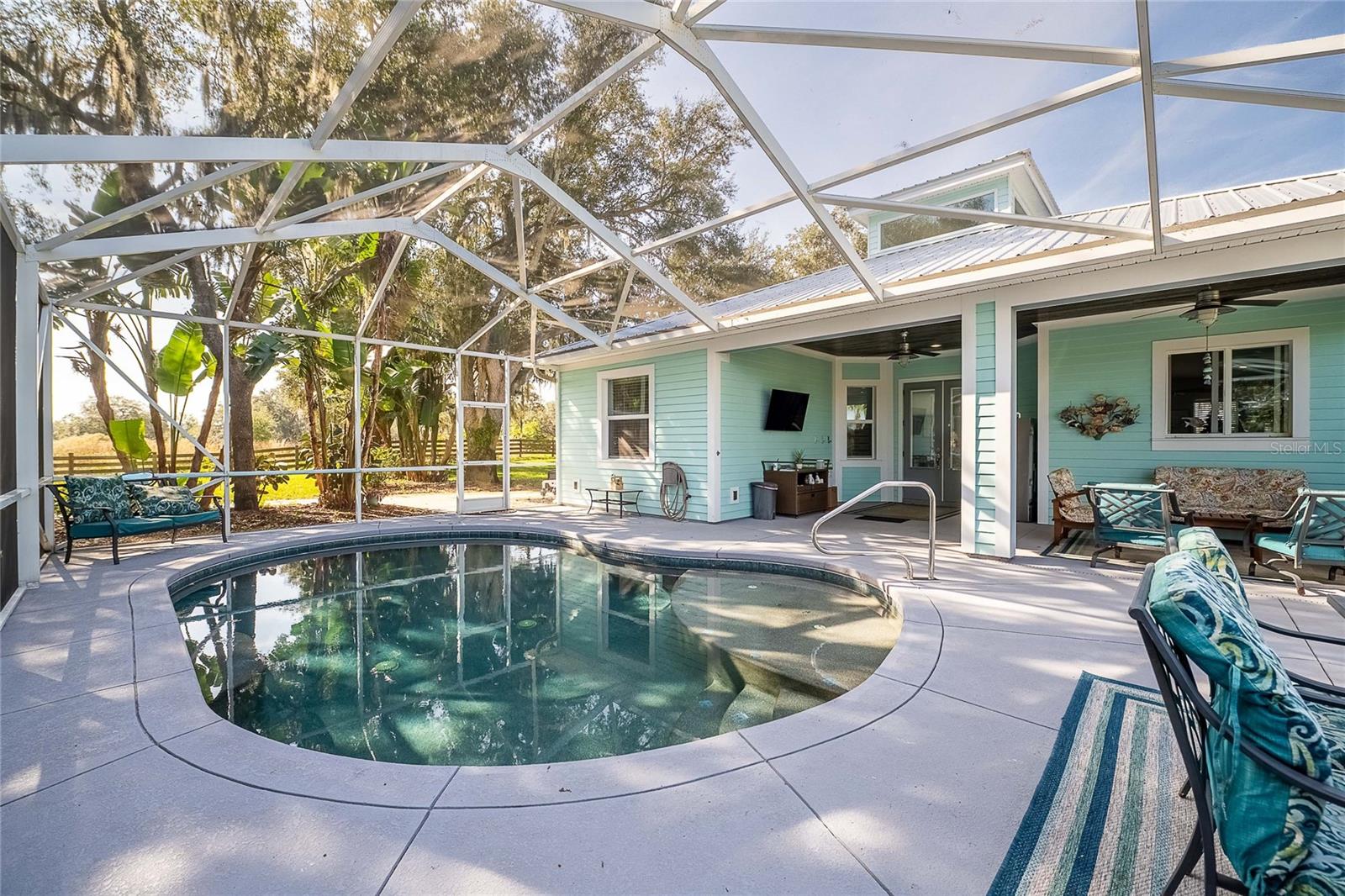 Image 28 of 84 For 2424 Burns Avenue