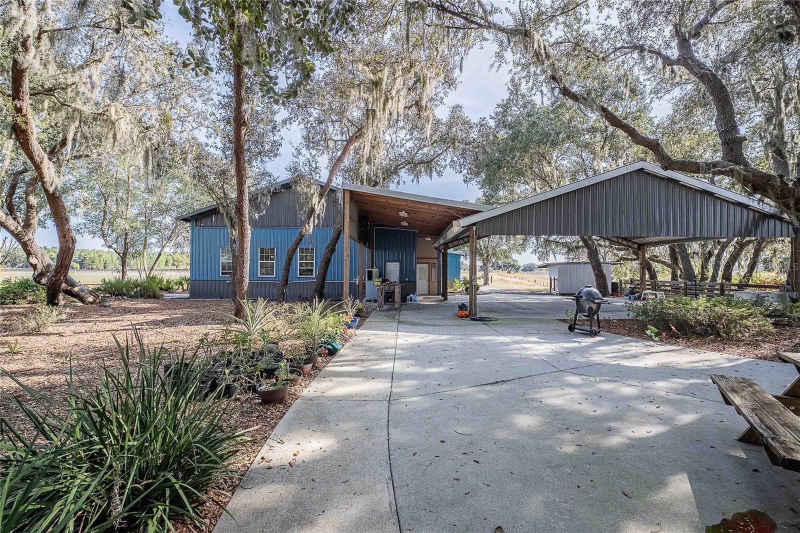 Image 34 of 84 For 2424 Burns Avenue