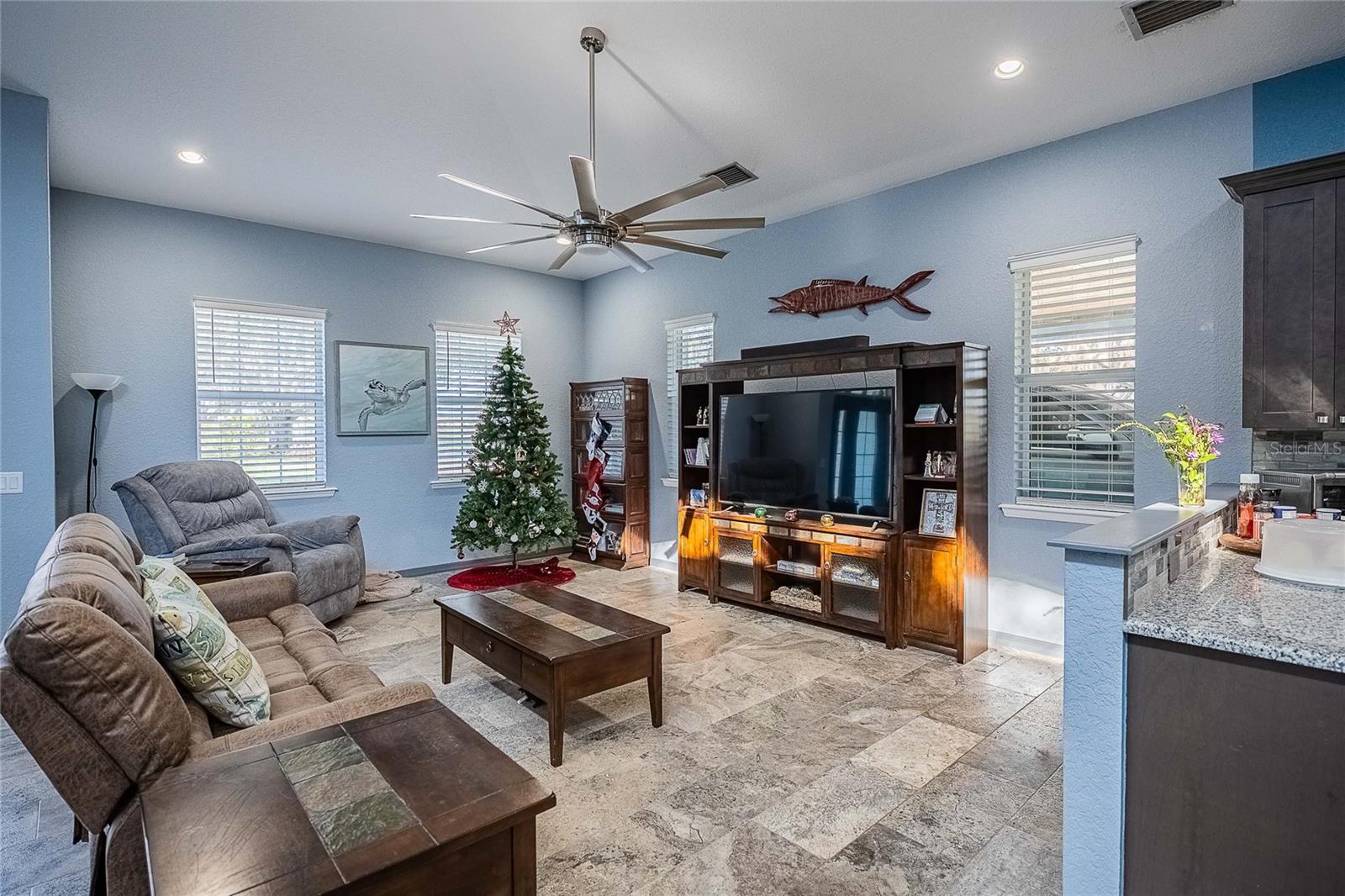 Image 4 of 84 For 2424 Burns Avenue