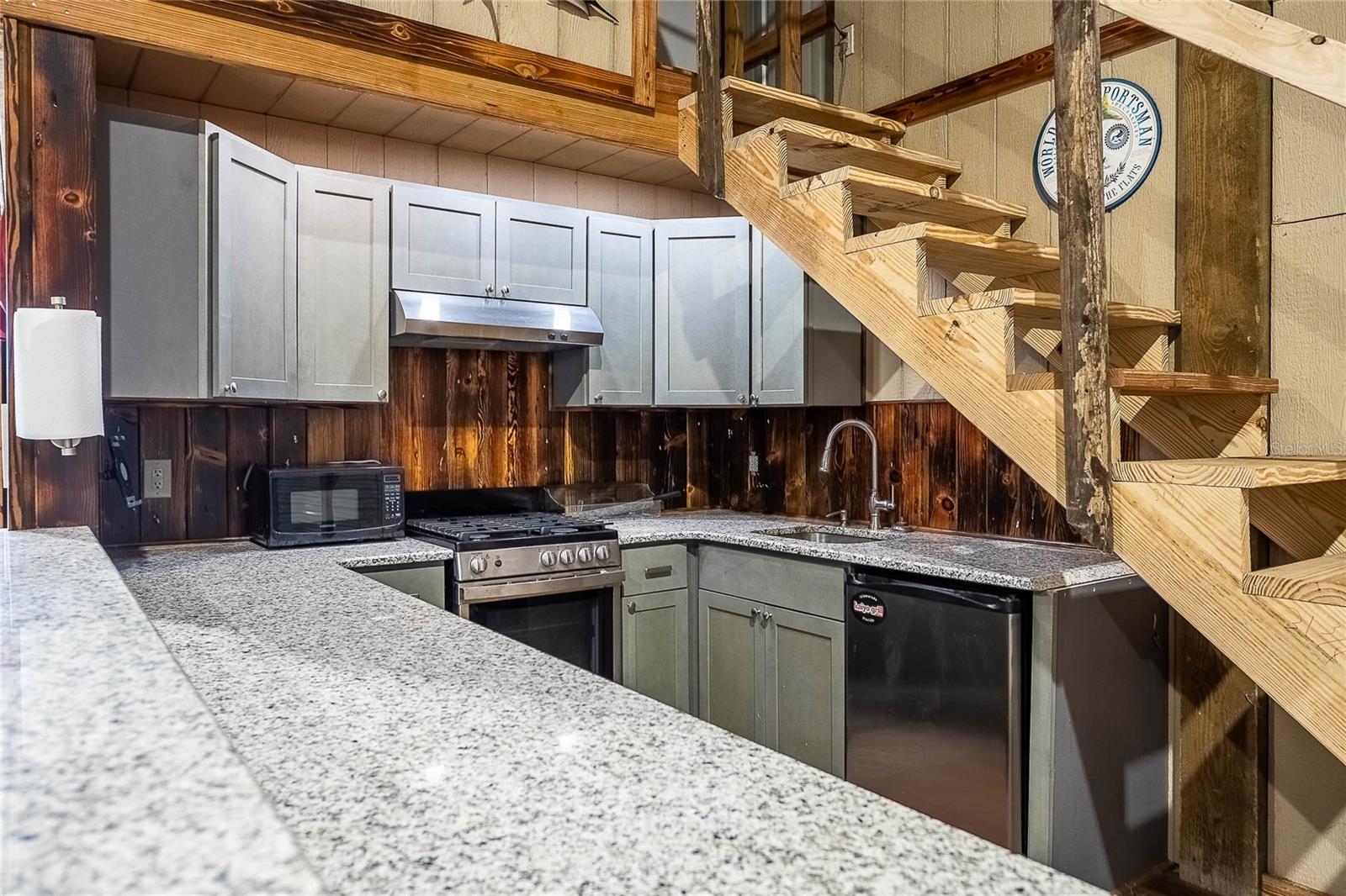 Image 40 of 84 For 2424 Burns Avenue