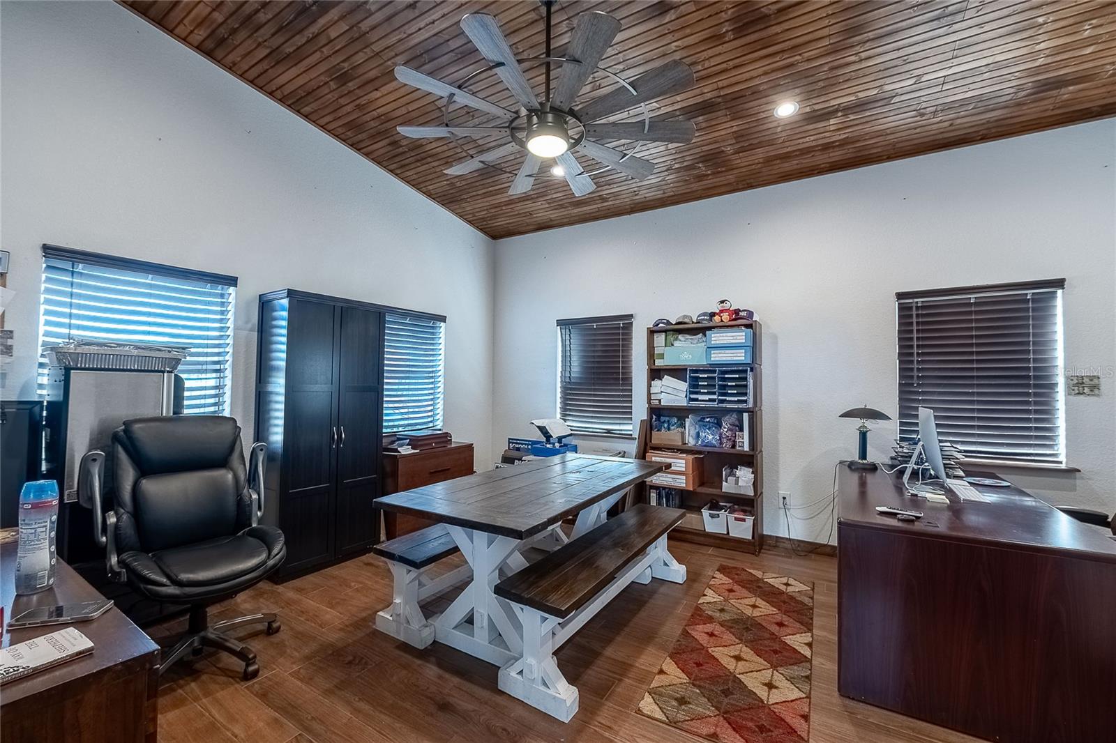 Image 44 of 84 For 2424 Burns Avenue