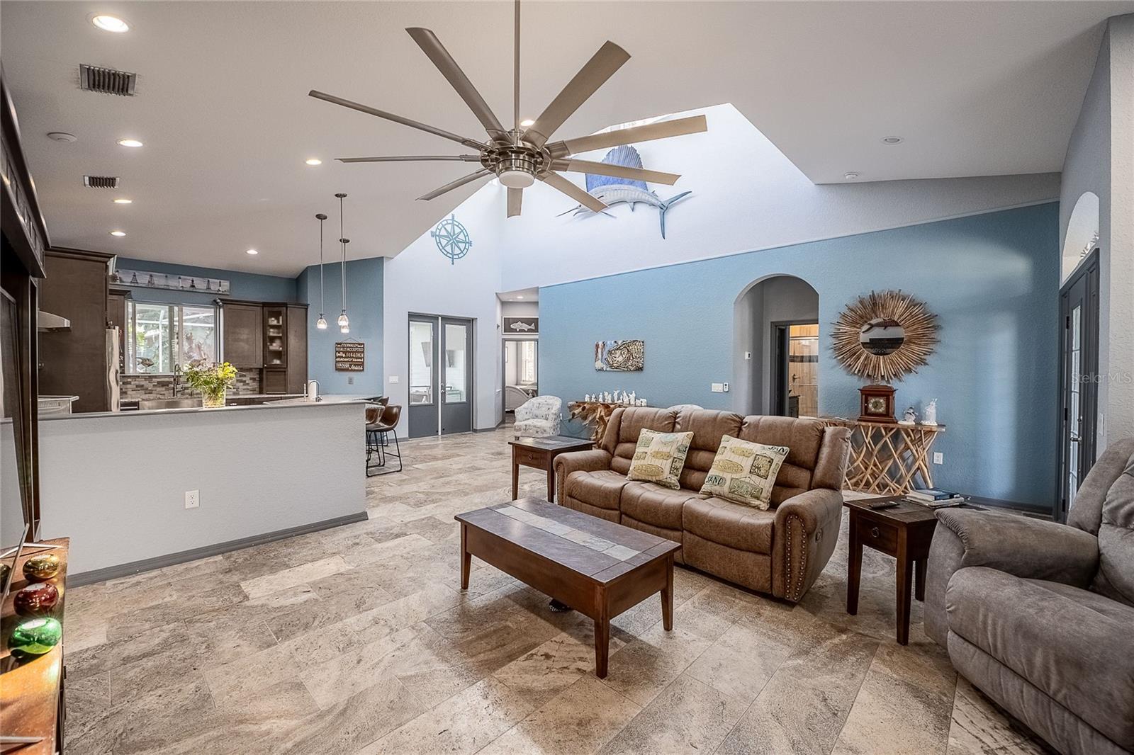 Image 6 of 84 For 2424 Burns Avenue