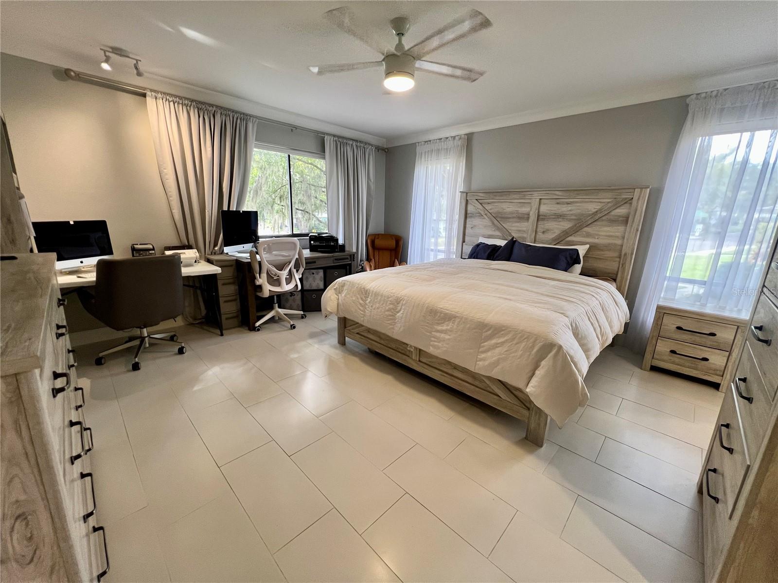 Image 28 of 38 For 1 Lake Hollingsworth Drive 1